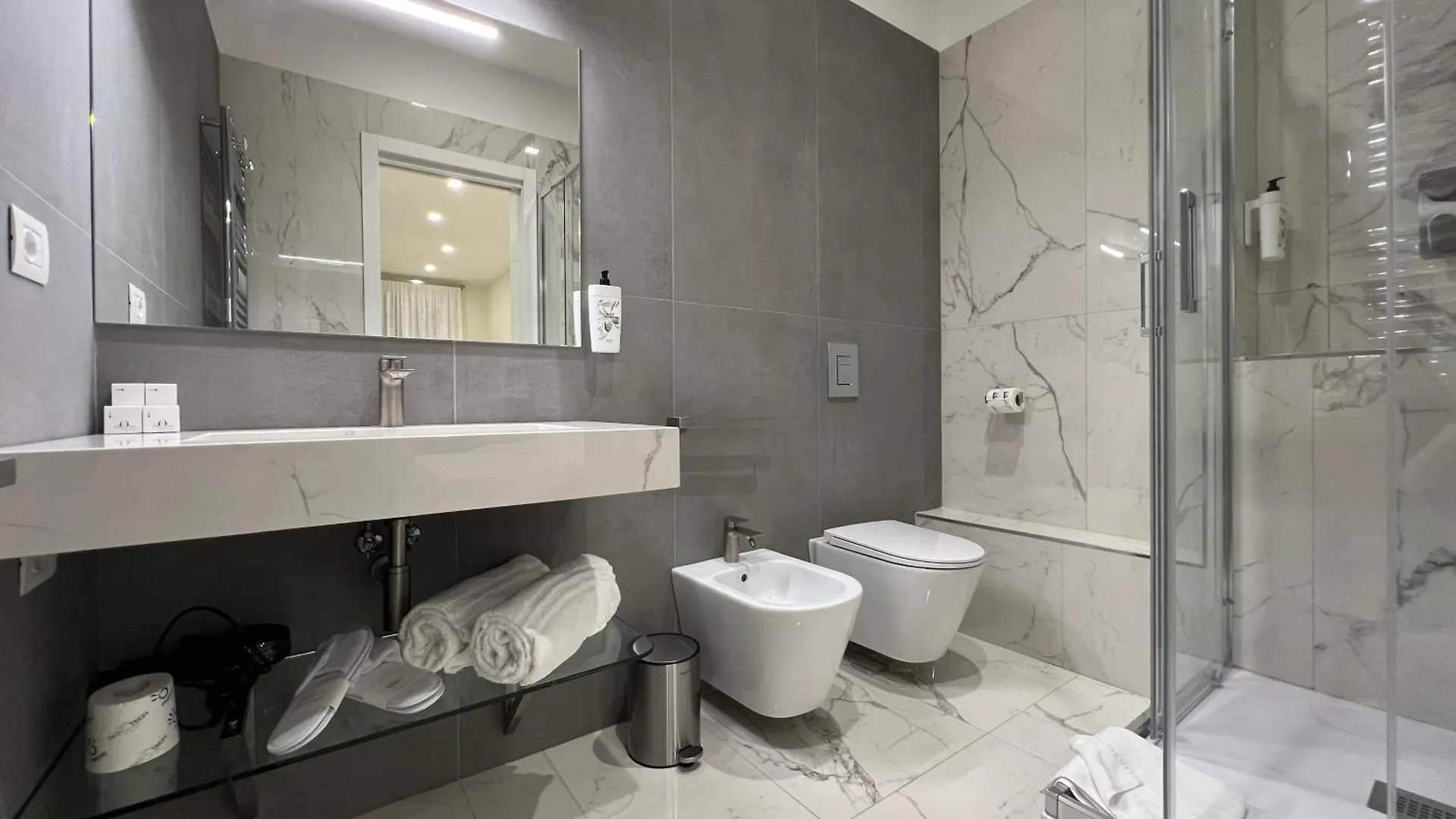 Vittoria'S Luxury Rooms Rzym Pensjonat